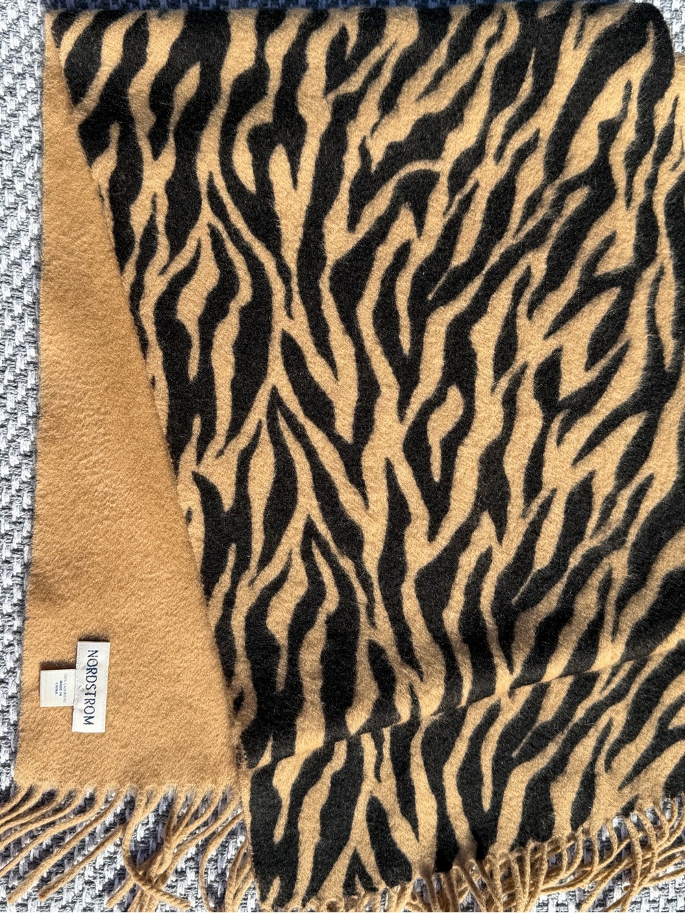 Nordstrom 100% Cashmere Reversible Zebra Fringe Scarf Camel Tan Black